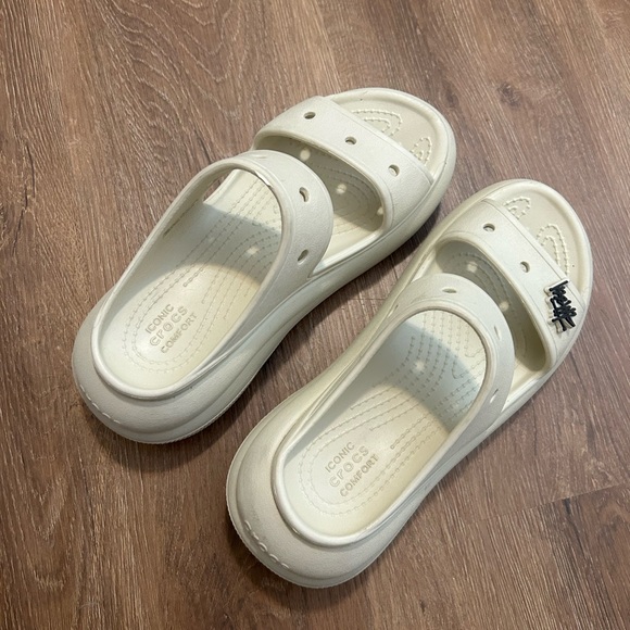 CROCS Classic Crush Sandals Size 5 - Picture 4 of 6